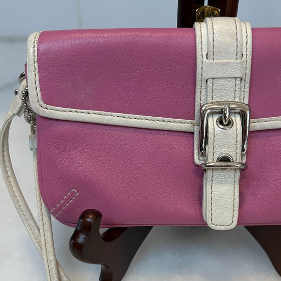 Coach Leather Buckle Large Wristlet Clutch Bag - Picture 2 of 15